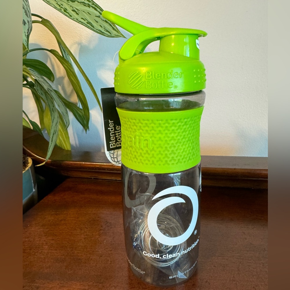BLENDER BOTTLE SPORTMIXER with BLENDERBALL - NWT -  28 o